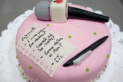 tortas-fondant-disenos-especiales-eventos-profesional-de-periodismo-microfono-y-notas