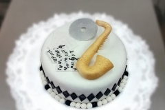 tortas-fondant-disenos-especiales-eventos-musica-saxo-y-notas-musicales