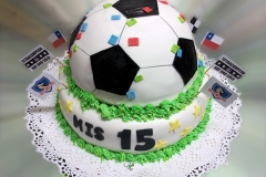 tortas-fondant-hombre-y-deportes-forma-de-pelota-de-futbol